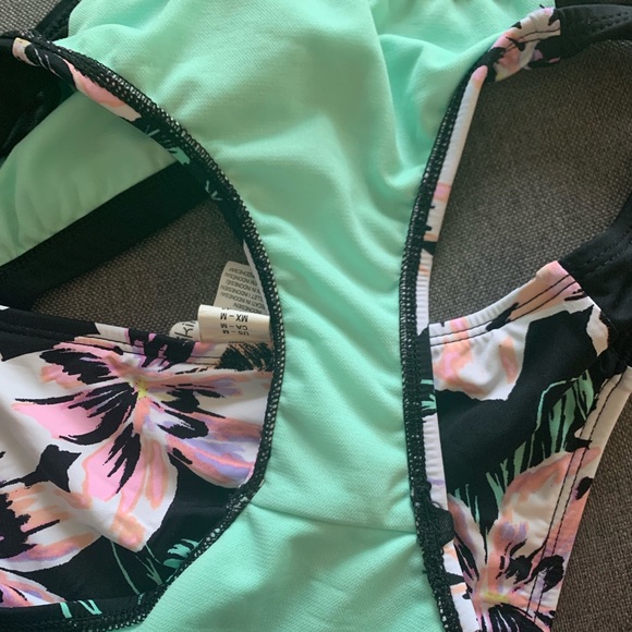 Bikini - Picture 4 of 4